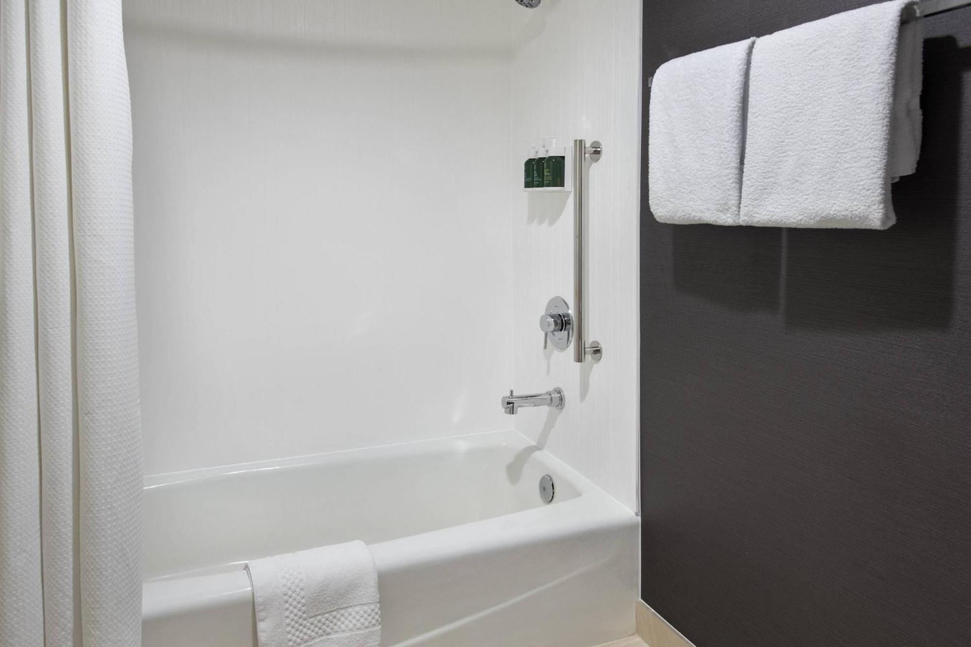 Courtyard By Marriott Poughkeepsie Hotel Kültér fotó
